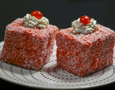 Gâteau Carré Rouge - Red Lamington Cake